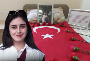 Depremde Hayatını Kaybeden Elif Nur’un Rize’de Kaldığı Yurt Odasındaki Yatağına Çiçek ve Türk Bayrağı Bırakıldı