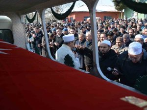 Depremde Hayatını Kaybeden Öğretmen Dualarla Toprağa Verildi