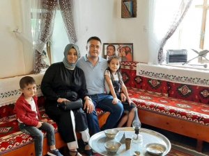 Yüzlerce Kişi Cenazeye Akın Etti, Aileden Geriye Kalan O Fotoğrafları Görenler Gözyaşlarını Tutamadı