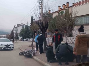 Otomobille Çarpışan Motosiklet Sürücüsü Yaralandı