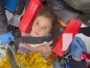 132. Saatte Kurtarılan 5 Yaşındaki Şengül, Hayata Öpücük Atıp "Sarı Kola İstiyorum" Dedi.