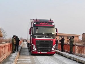 Türkiye-ermenistan Sınırı 35 Yıl Sonra Depremzedeler İçin Açıldı