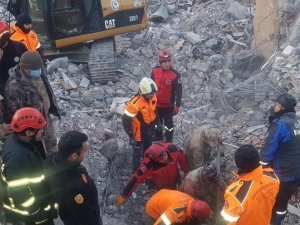 Çak, Deprem Bölgesinde Arama Kurtarma Çalışmalarını Sürdürüyor