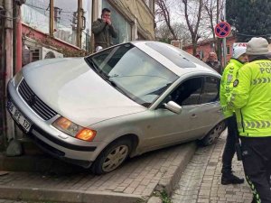 Sürücü El Frenini Çekmeyi Unuttu, Facianın Eşiğinden Dönüldü