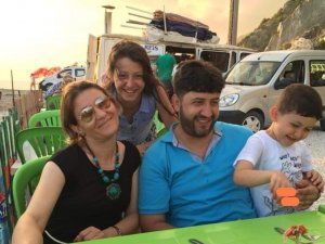 Depremde Ölen Anne, Baba Ve 2 Çocukları Amasya’da Defnedildi