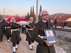 Depremde Hayatını Kaybeden Astsubay Ve Ailesi Toprağa Verildi
