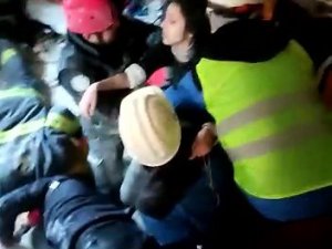 Hatay’da 11 Ve 13 Yaşındaki İki Kız Kardeş 131 Saat Sonra Sağ Olarak Kurtarıldı