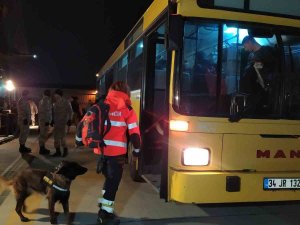 İ̇stanbul’a 45 Depremzede Ve 33 İ̇spanyol Arama Kurtarma Ekibi Geldi