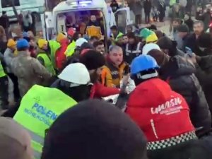 Depremden 5 Gün Sonra Kurtarıldı, Elindeki Tespihle Enkazdan Çıkarıldı