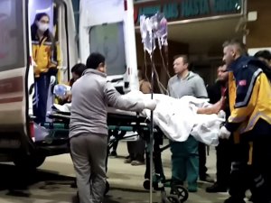 Borcunu İsterken Bıçaklanarak Ağır Yaralandı