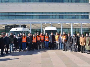 Uşak Üniversitesi Öğrenci Ve Personeli Deprem Bölgesine Yola Çıktı