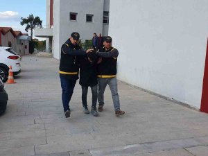 Depremzedelerin Malzemesini Çalan 32 Kişi Tutuklandı