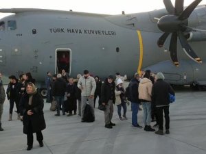 Adana’daki 255 Kişi Türk Silahlı Kuvvetleri’ne Ait Uçakla İ̇stanbul’a Getirildi