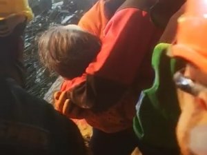 Depremin 137. Saatinde Hamile Kadın Ve 3 Yaşındaki Kızı Kurtarıldı