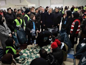 Lise Öğrencileri Depremzedeler İçin Soba Üretiyor