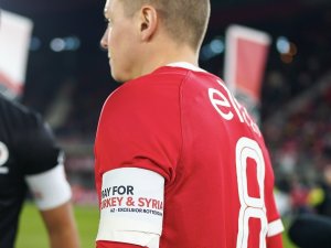 Jordy Clasie’den Formasını İsteyen Küçük Taraftara: "Formalar Türkiye’ye Destek İçin Satılacak"