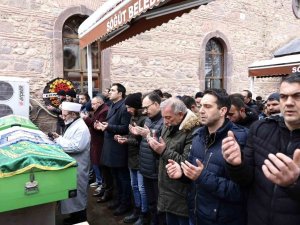 Ziyarete Gittikleri Hatay’da Depremde Hayatını Kaybeden Anne Ve Oğlu Toprağa Verildi