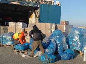 İ̇htiyaç Malzemeleri Deniz Yoluyla Gönderiliyor