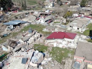Deprem Köyleri De Yerle Bir Etti, Sadece Bu Köyde 33 Kişi Öldü