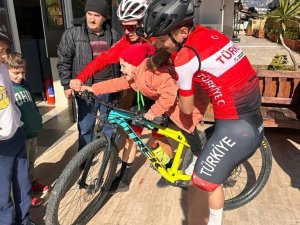 Dağ Bisikleti Milli Takımı’ndan Depremzede Çocuklara Moral Etkinliği