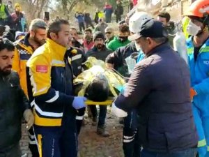Deprem Bölgesinden Sevindirici Haberler Gelmeye Devam Ediyor