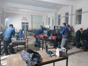 Aşkale’de Depremzedeler İçin Soba Üretiliyor