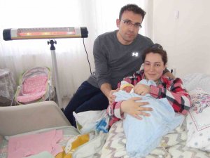 Depremzede Annenin Bebeği Mersin’de Doğdu, Adı ’Güney Umut’ Oldu