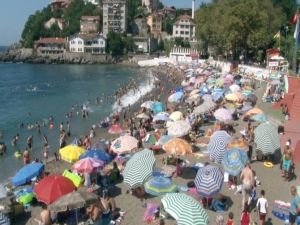 Zonguldak’ta Sahiller Doldu, Taştı
