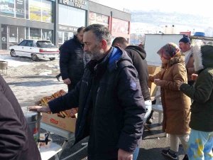 Kayseri’de Depremzedeler Sıcak Çay Ve Çorba İle Karşılanıyor