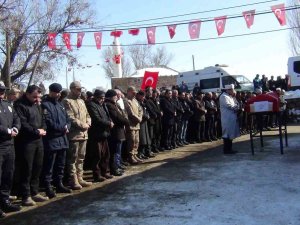Hatay’da Depremde Hayatını Kaybeden Uzman Çavuş Kars’ta Toprağa Verildi