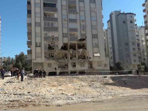 Adana’da Enkazın İzleri Siliniyor