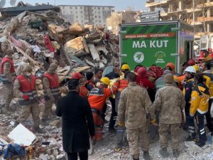Hatay’da 155’inci Saatte İnanılmaz Kurtuluş: 6 Aylık Hamile Hedil Batal Umutları Yeşertti