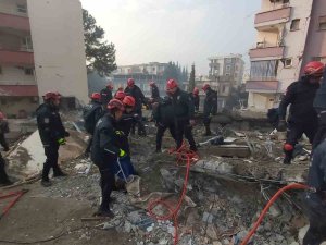 Acısını Yüreğine Gömdü Görevinin Başına Döndü
