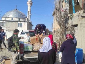 Kahramanmaraş’ta Yardım Malzemeleri Depremzedelere Ulaştırılıyor