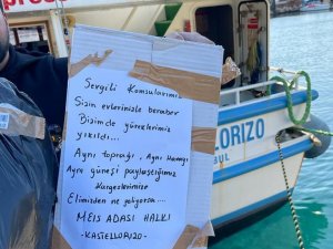 Yunan Halkından Türk Halkına: “Sizin Evlerinizle Beraber Bizim De Yüreklerimiz Yıkıldı”