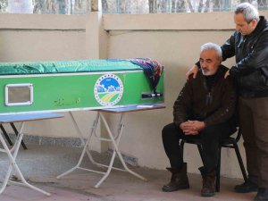 Depremde Hayatını Kaybeden Aynı Aileden 3 Kişi Sakarya’da Defnedildi