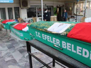 Depremde Hayatını Kaybeden Doktor Ve Ailesi Son Yolculuğuna Uğurlandı