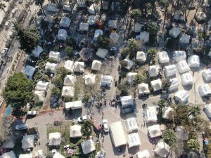 Hatay’daki Depremzedeler Kurulan Çadır Kentlerde Yaşamını Tutunuyor