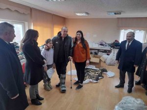 Depremzedeler İçin Kadın Kültür Merkezinde Market Kuruldu