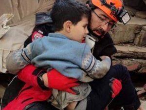 Kütahya İ̇hh Arama Kurtarma Ekibi Hatay’da 12 Kişiyi Enkazdan Sağ Olarak Kurtardı