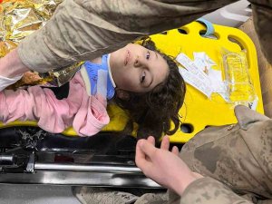 Bitlis Jöh, 160 Saat Sonra Enkazdan Aysima’yı Sağ Olarak Çıkardı