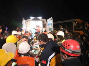 İ̇skenderun’dan 161’inci Saatte Güzel Haber: 50 Yaşındaki Kadın Kurtarıldı