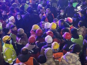 Naime Abla Asrın Felaketinde Umudun Adı Oldu, 165. Saatte Enkazdan Kurtarıldı