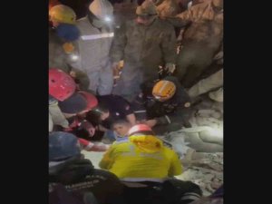 Gaziantep’te 163 Saat Sonra Gelen Yaşam Sevinci