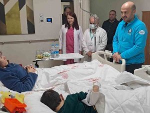 Adana İ̇l Sağlık Müdürü Nacar, Yaralı Kurtulan Vatandaşları Hastanede Ziyaret Etti