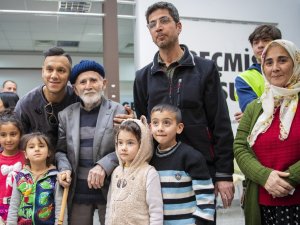 Josef De Souza Mersin’de Depremzedeleri Ziyaret Etti