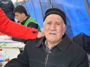 Umre Parasını Depremzedelere Bağışladı