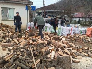 Vatandaşlar Deprem Bölgesine Odun Göndermek İçin Seferber Oldu