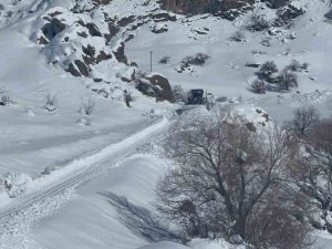 Hakkari’de 7 Yerleşim Yeri Yolunun Açılması İçin Çalışmalar Sürüyor