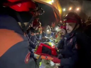 162 Saat Sonra Enkazdan Çıktı, “En Büyük Asker Bizim Asker” Sloganlarıyla Teşekkür Etti